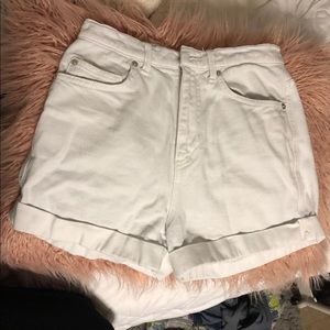 white gap jean shorts